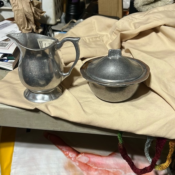 Sugar and creamer - Picture 1 of 3